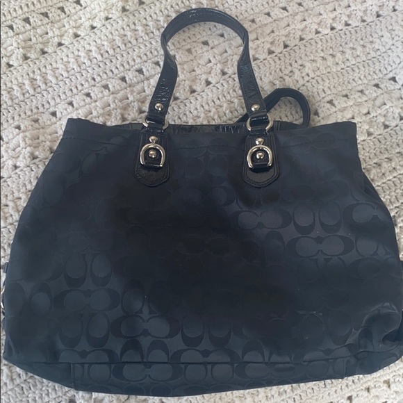 Authentic black Coach purse in GUC. - Picture 4 of 7
